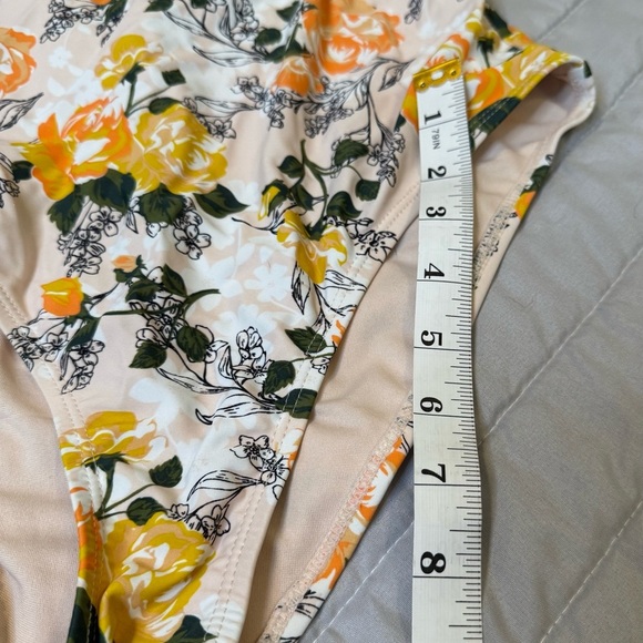 Cabana Del Sol woman’s medium one piece swimsuit - Picture 6 of 8